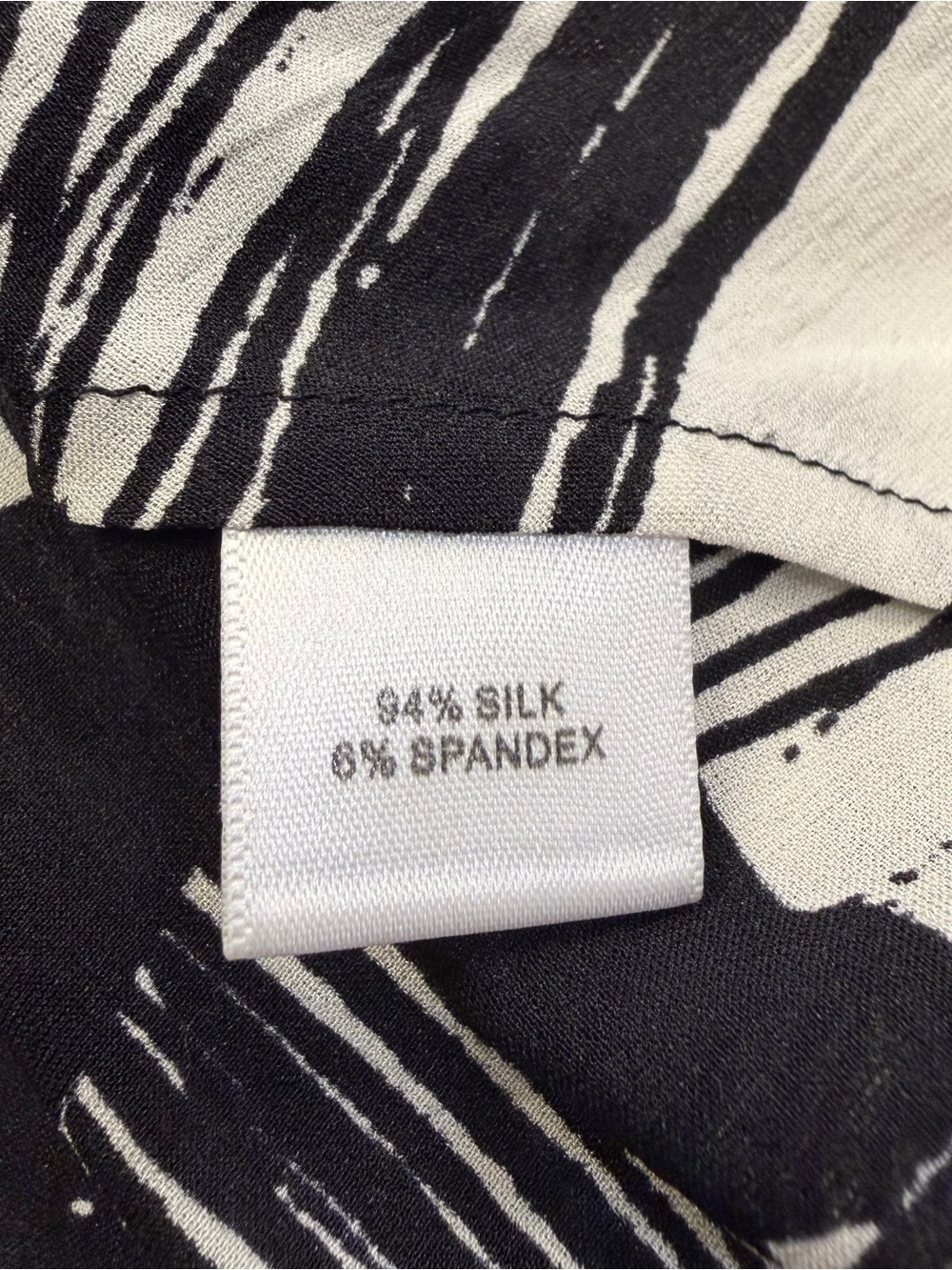 St John Silk Cowl Neck Shell Top Medium Black Cream Abstract Floral Sleeveless - Picture 10 of 11